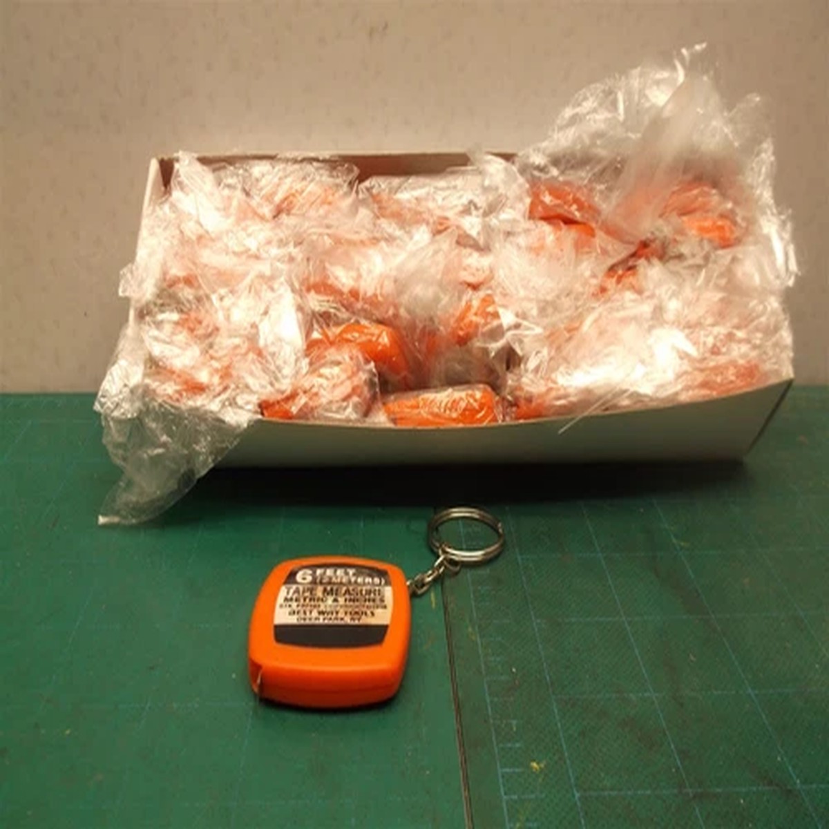 (25) 6 FT KEYCHAIN TAPE MEASURES